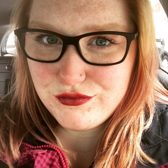 Meet your Posher, Hannah - Picture 2 of 3